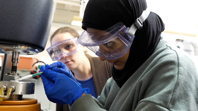 Elizabeth Glogowski working with materials science and engineering student Maryam Al Eid in research lab