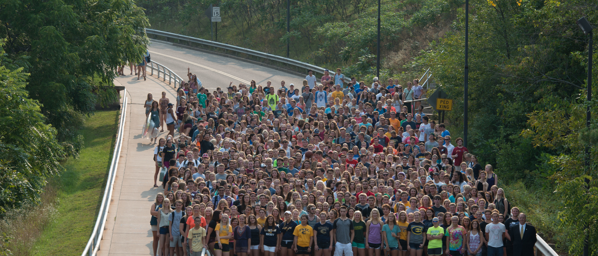 The incoming freshmen class of 2016 fills the UW-Eau Claire hill.