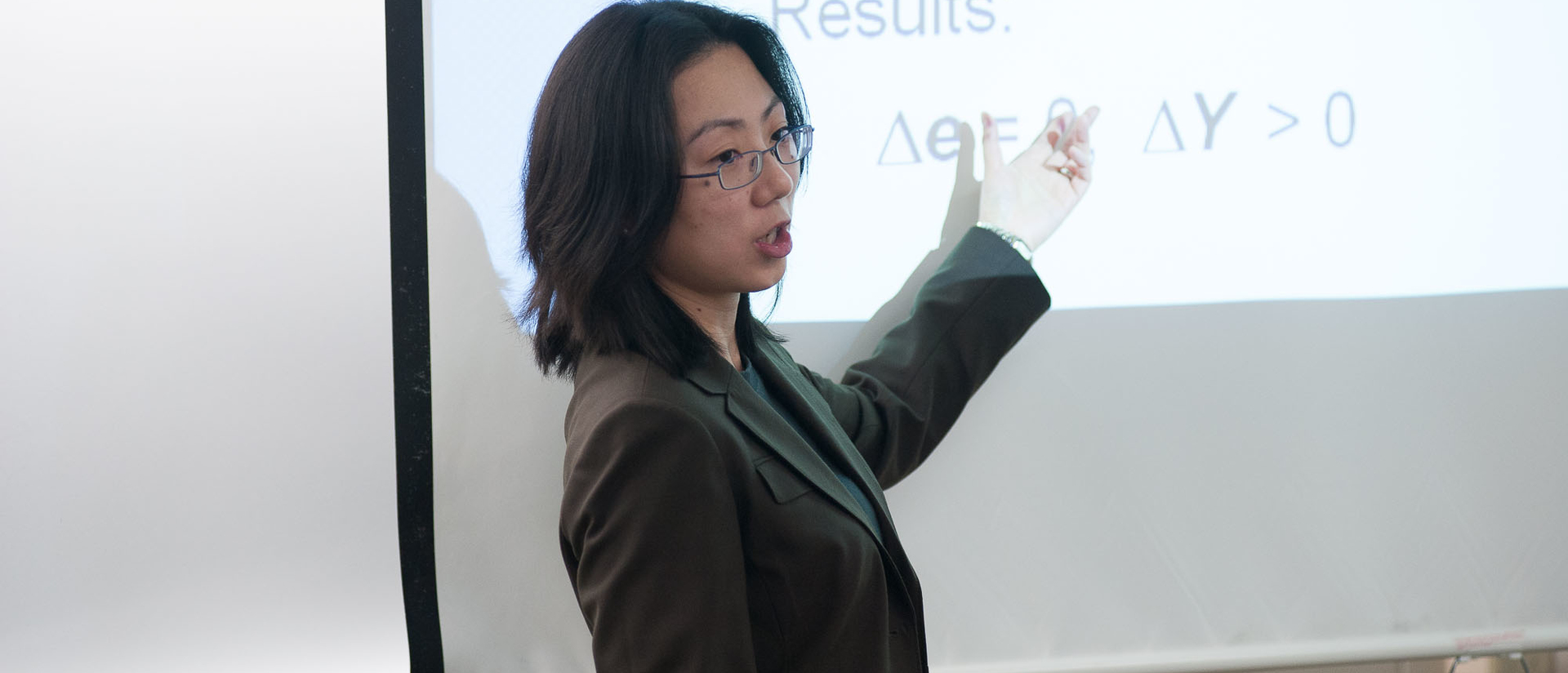 Yan LI, professor of economics in front of classroom. 