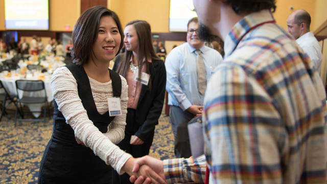 Student shaking hands with alumni during speed networking event at UW-Eau Claire’s Experience U.